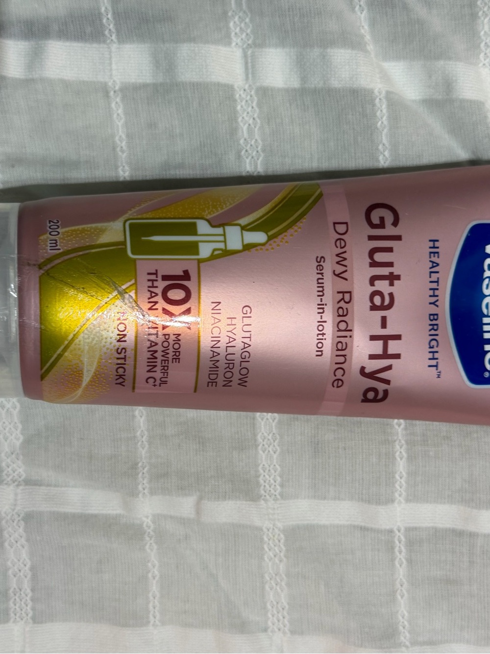 Vaseline Gluta-Hya Dewy Radiance Serum-in-Lotion – Pink